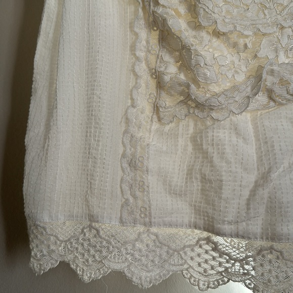 MaEve by Anthropologie sleeveless lace top. 70% viscose 30% cotton. Cream - Picture 3 of 6